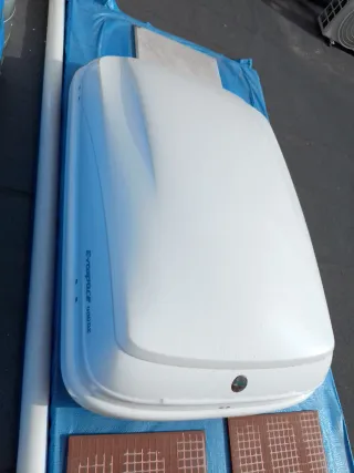 Cofre de techo blanco para coche