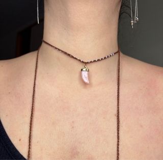 Collana choker uncinetto corno portafortuna