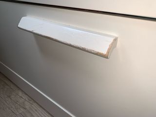 Diván/cama blanco con 2 cajones