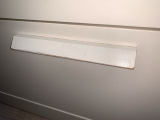 Diván/cama blanco con 2 cajones