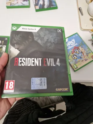 Xbox Series X 1TB SSD Negra con su mando.