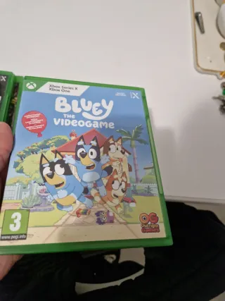 Xbox Series X 1TB SSD Negra con su mando.