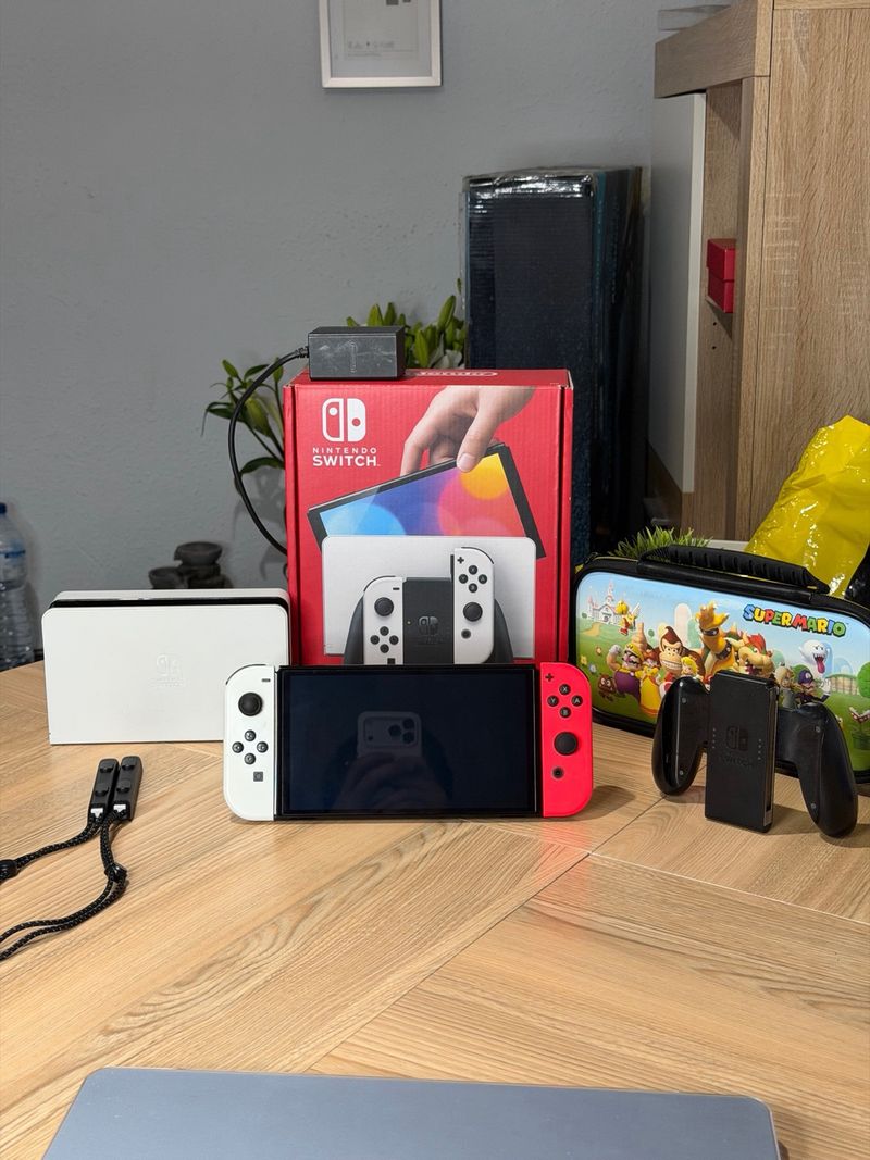 Nintendo Switch OLED + Caja y Accesorios