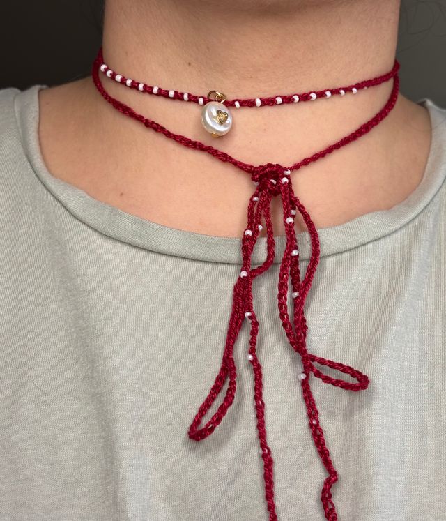 Collana choker uncinetto con charm cuore