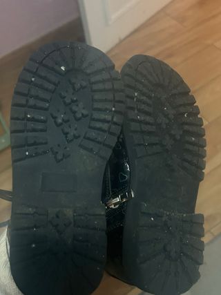 Botas charol negras con corazones T28