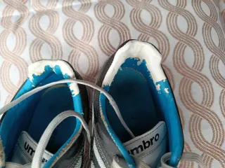 Zapatillas Umbro Negras y Blancas