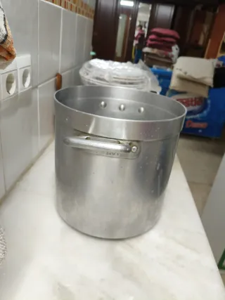 Olla grande de aluminio