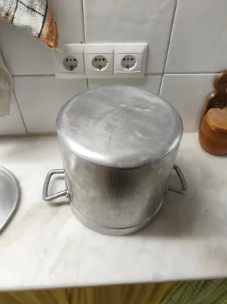 Olla grande de aluminio