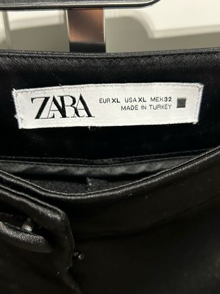 Pantalón negro Zara flare satinado