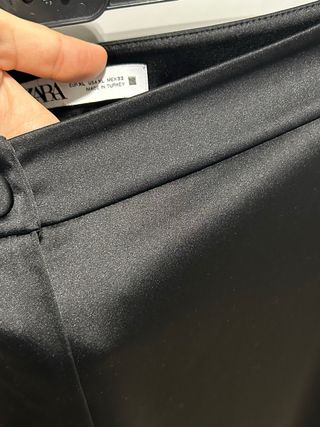 Pantalón negro Zara flare satinado
