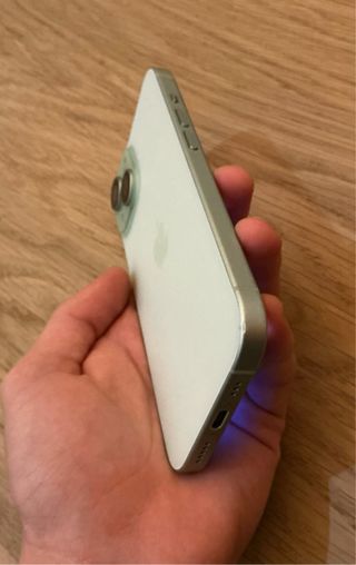 iPhone 15 Verde - Pantalla Rota