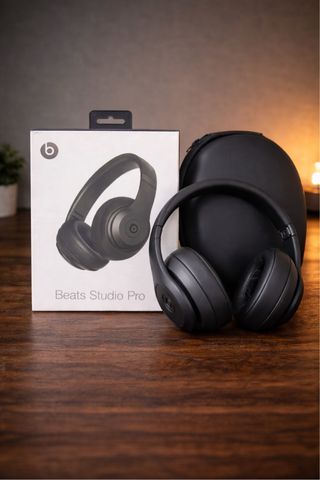 Beats Studio Pro con caja y funda