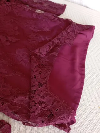 Blusa encaje Mango burdeos