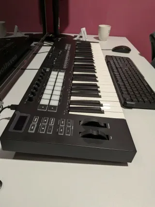 Novation Launchkey 49 MK3 con caja