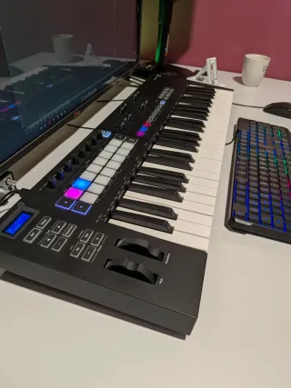 Novation Launchkey 49 MK3 con caja