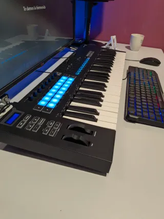 Novation Launchkey 49 MK3 con caja