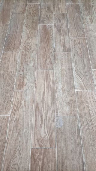 Suelo porcelánico efecto madera