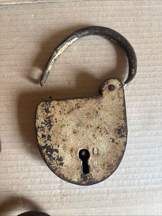 Lotto 2 antichi lucchetti