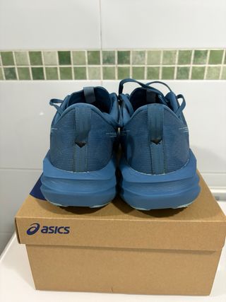 Asics Novablast 5 Azul talla 42,5 (27 cm)