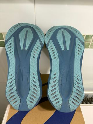 Asics Novablast 5 Azul talla 42,5 (27 cm)