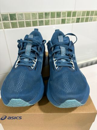Asics Novablast 5 Azul talla 42,5 (27 cm)