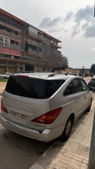 SsangYong Rodius 2011