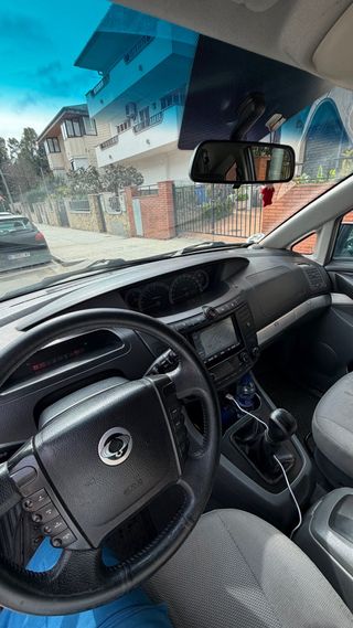 SsangYong Rodius 2011