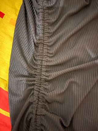 Vestido negro de longitud ajustable