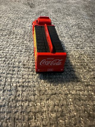 Camioncino di Distribuzione Coca-Cola con Bottiglie