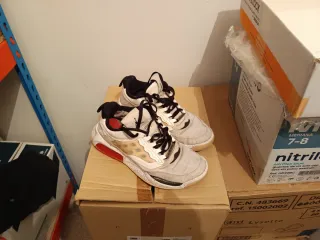 Zapatillas Nike Air Jordan Rojas y Blancas