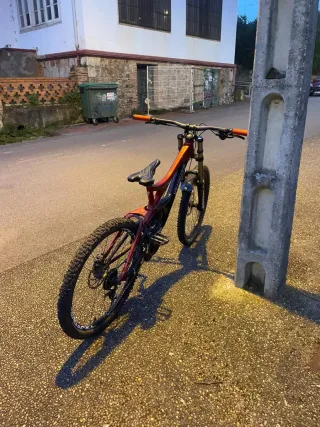 In vendita o scambio Specialized Demo 8