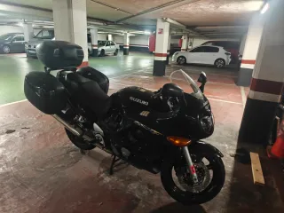 Suzuki GSX 750 F Negra