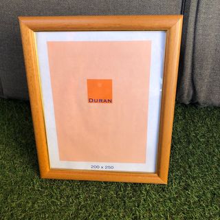 Marcos de fotos dorados y madera para MESA