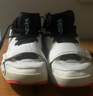 Zapatillas Jordan Blancas y Rojas