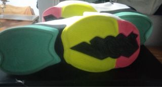 Zapatillas Jordan Blancas y Rojas