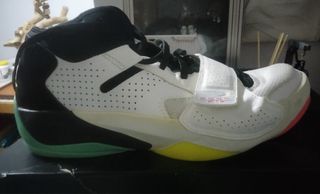 Zapatillas Jordan Blancas y Rojas