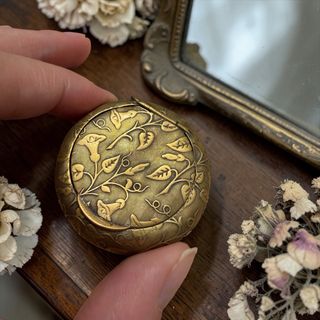 Antico porta cipria da viaggio Liberty floreale