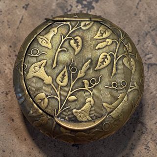 Antico porta cipria da viaggio Liberty floreale