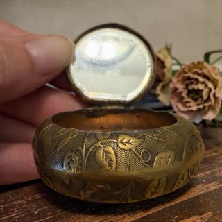 Antico porta cipria da viaggio Liberty floreale