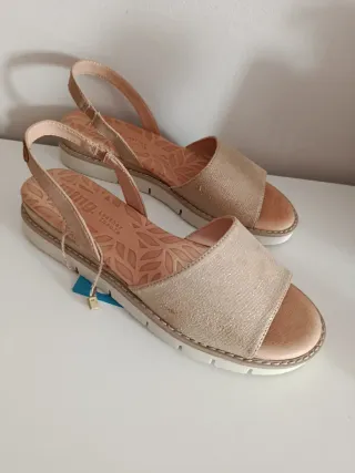 Sandalias Mustang doradas beige