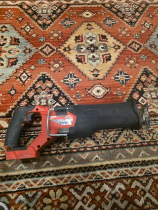 Sierra Recíproca Milwaukee FUEL