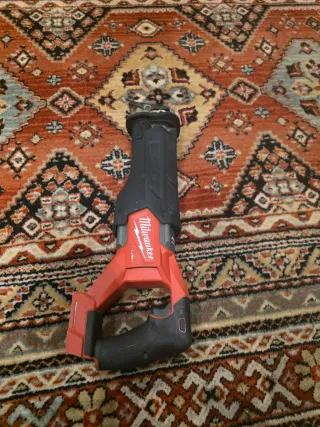 Sierra Recíproca Milwaukee FUEL