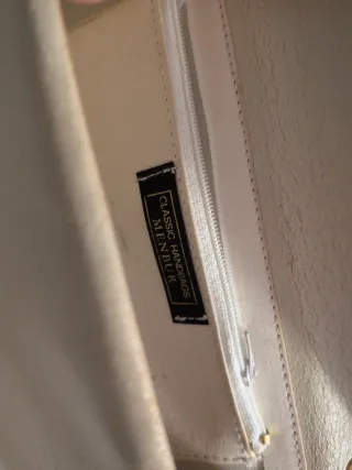 Bolso de fiesta crema con cadena dorada