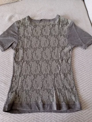 Camiseta punto y encaje gris