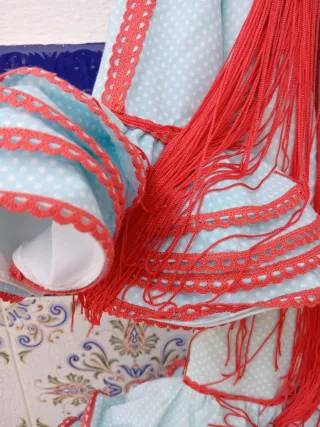 Traje de flamenca corto azul y rojo