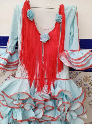Traje de flamenca corto azul y rojo