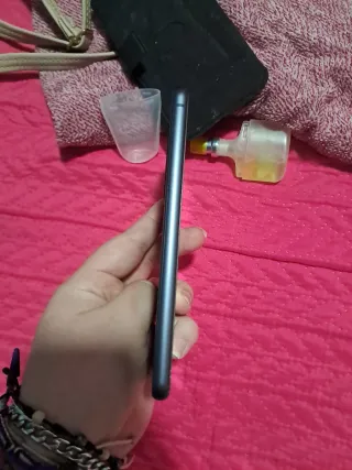 Vendo este Samsung con su funda y una de regalo.