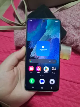Vendo este Samsung con su funda y una de regalo.
