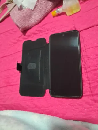 Vendo este Samsung con su funda y una de regalo.