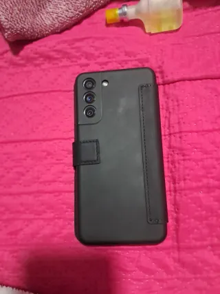 Vendo este Samsung con su funda y una de regalo.